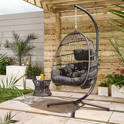 Stylish Hanging Hammock Chair for Patio Garden Cottage Courtyard or Beach Made of Metal